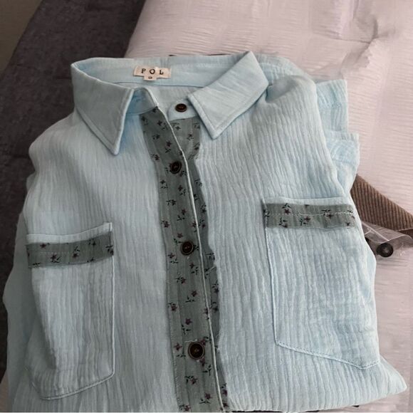 NWOT POL Light Blue Button-Up Shirt size S - Picture 9 of 11